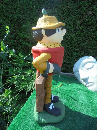 Bill, Ben and Little Weed concrete garden ornaments - Picture 8 of 12