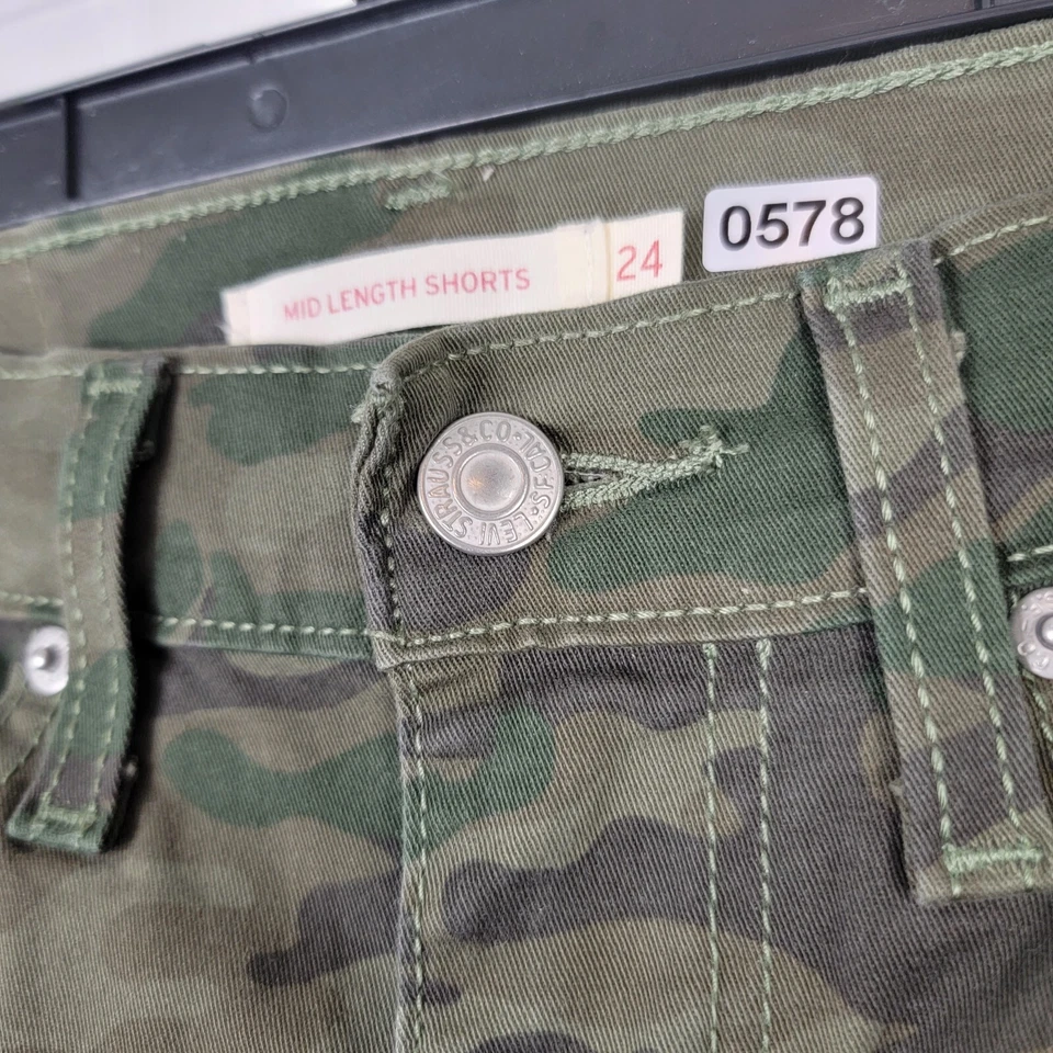 Шорты женские Levis камуфляжные средней длины с манжетами эластичные подростковый размер 24 - Изображение 4 из 4