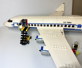 LEGO City Airport 7893 Passenger Plane w/ 4 Minifigures 2006 Retired Vintage