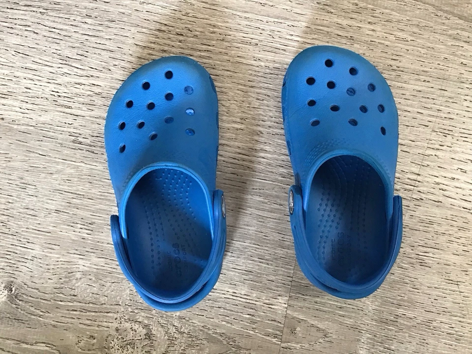 Sandalias Crocs azules sin cordones para niños pequeños talla 8 C8 zuecos zapatos niñas niños Foto 4 de 4