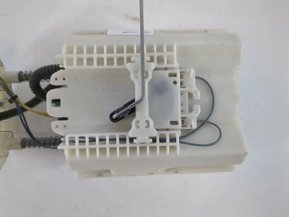 Conjunto de bomba de combustible de gas eléctrica Dodge Caravan JGZIX Foto 2 de 4