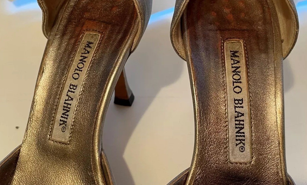$725 MANOLO BLAHNIK ASTUTADO D'ORSAY PUMP HEEL PEEP TOE SILVER 35