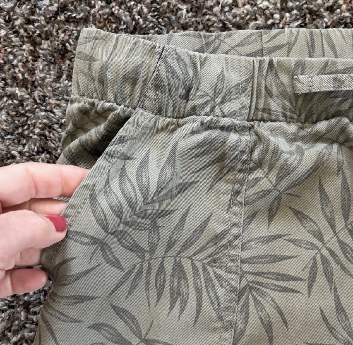 GAP Drawstring Pull On Olive Green Leaf Jungle Te… - image 7