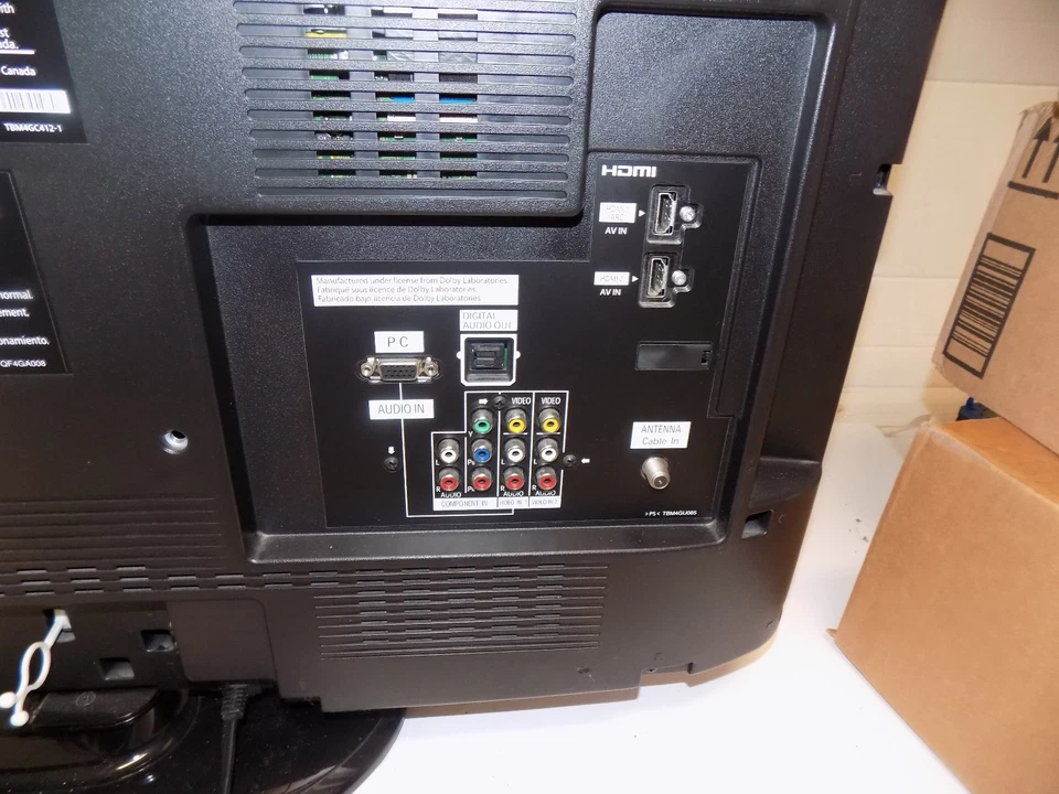 Panasonic VIERA TC-L32C22 32 inch LCD TV 720p 60Hz LCD HDTV PC Input w/Remote - Image 4 of 4