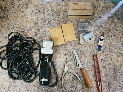 Vintage Oster Model A-2 Small Animal Clippers With Extra Brushes And 3 Blades