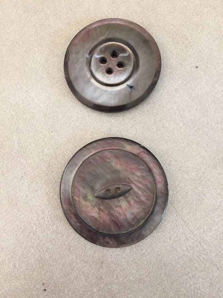 Mixed Lot of 9 Vintage Mother of Pearl Shell Two Four Hole Buttons 2.25-3.75cm - Image 4 of 4