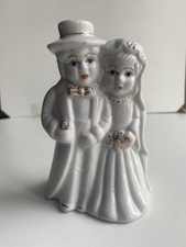 Vintage Bride and Groom Ceramic Wedding Figurine. 4-3/4 Tall Cake topper favor