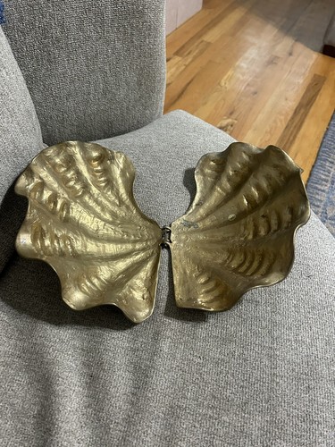 Vintage Hinged Solid Brass Lid Clamshell Box Beach Decor Estate - Picture 8 of 11