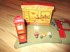 1933 MARX  SUNNY SIDE  SERVICE STATION  TiN Litho Gas Station Set ( UNTESTED !! — photo 2