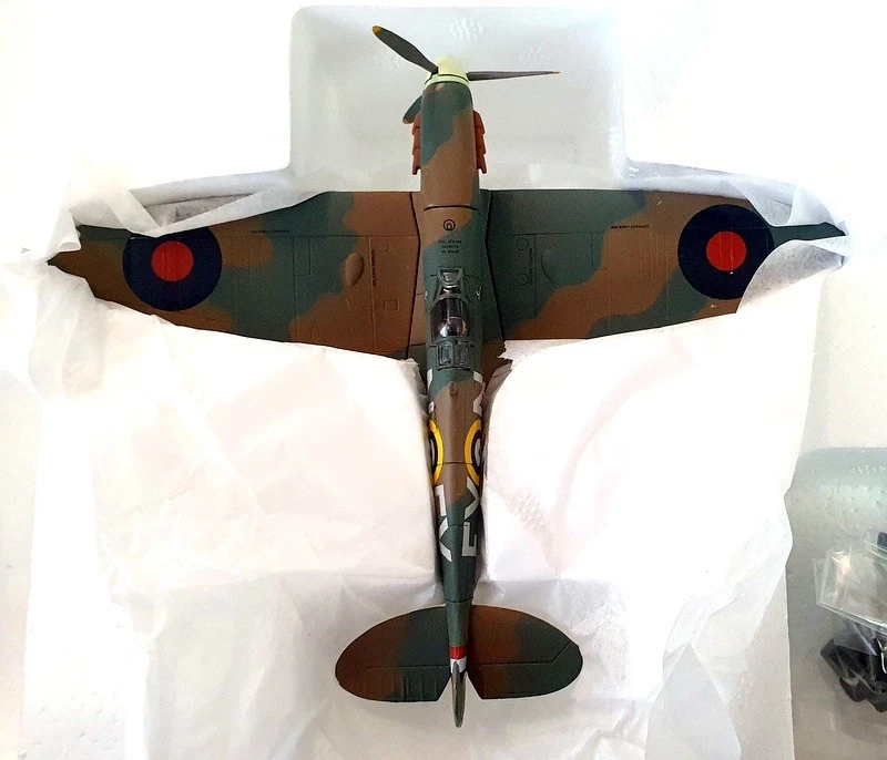 Corgi 1/72 Scale AA99127 WW2 Blitz Heinkel HE 111H3 Messerschmitt Spitfire 1940 - Image 3 of 4