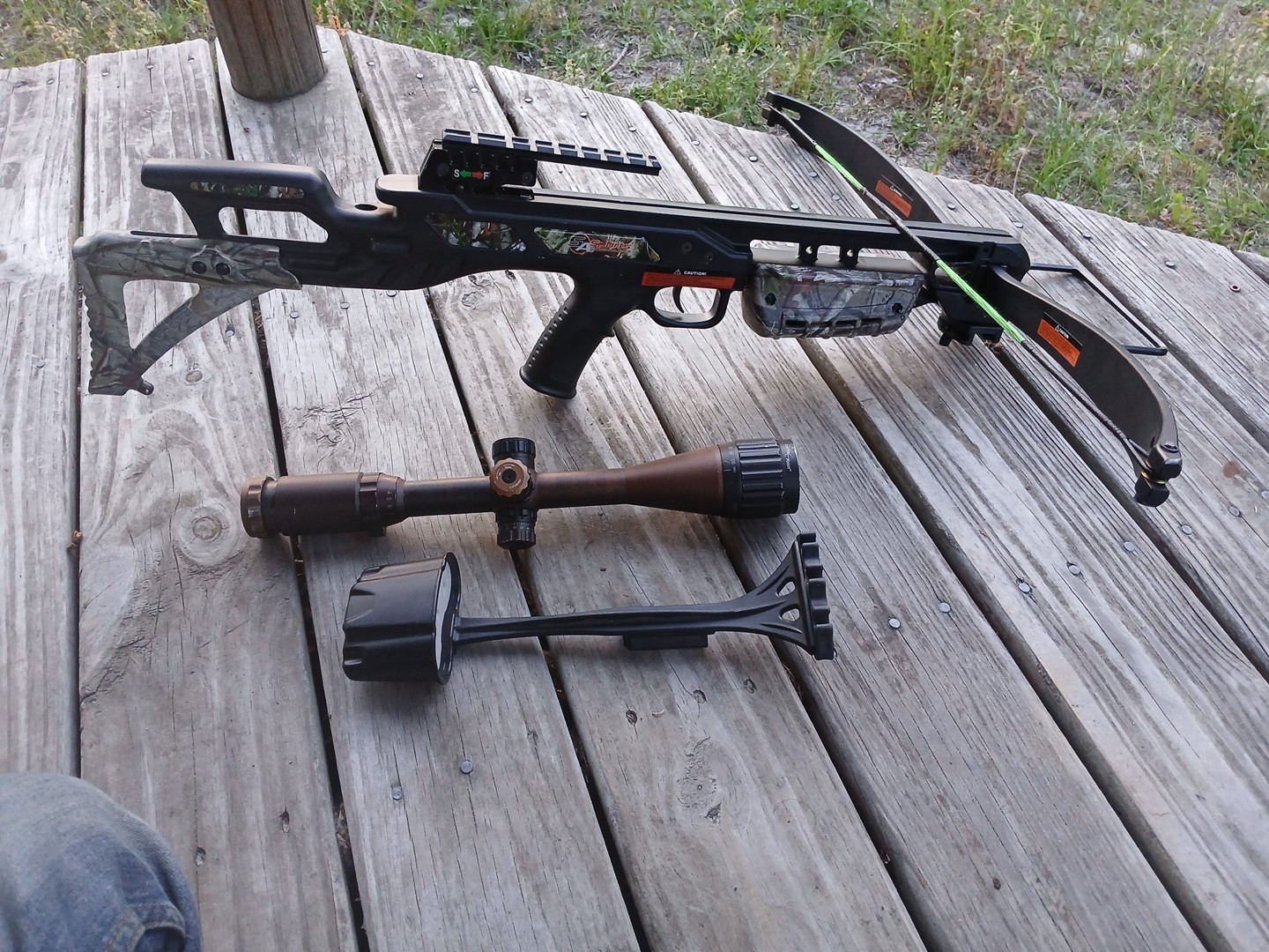 With Center Point Scope And Quiver