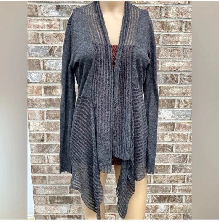 Chaqueta plumero mujer gris tejida Max Studio ligera manga larga talla mediana Foto 2 de 4