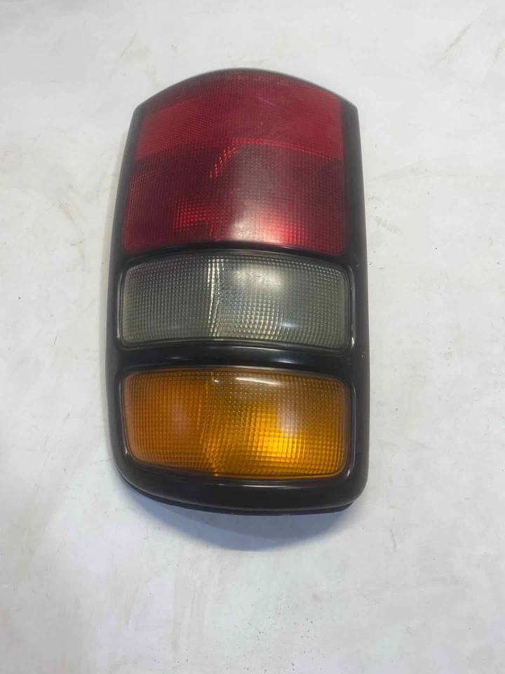 04 05 06 Conjunto de luz trasera derecha CHEVY TAHOE Foto 2 de 2