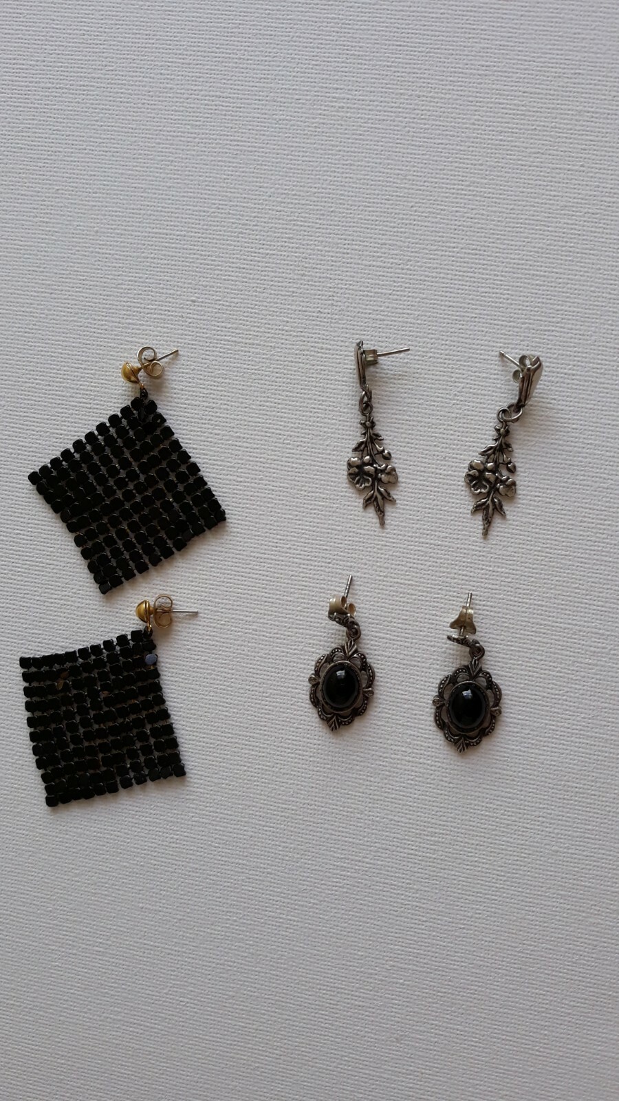 3 Pares de  Pendientes Mujer: 2 pares de plata, 1 par de bisuteria.