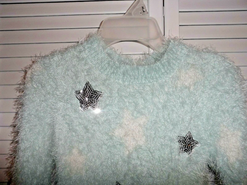 Suéter Pretty SO Niñas Talla 7 Como Nuevo Verde Blanco Estrella Plata Lentejuelas Estrellas Nuevo Con Etiquetas Foto 3 de 4