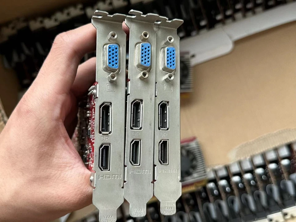 AMD Radeon R5 320 1GB HDMI DP VGA Graphics Card - Image 3 of 4