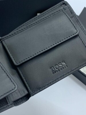 HUGO BOSS Arezzo Trifold Wallet - Black • Priser