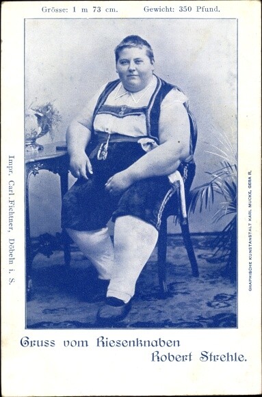 Ak Gruß vom Riesenknaben Robert Strehle, Lederhose - 10283096