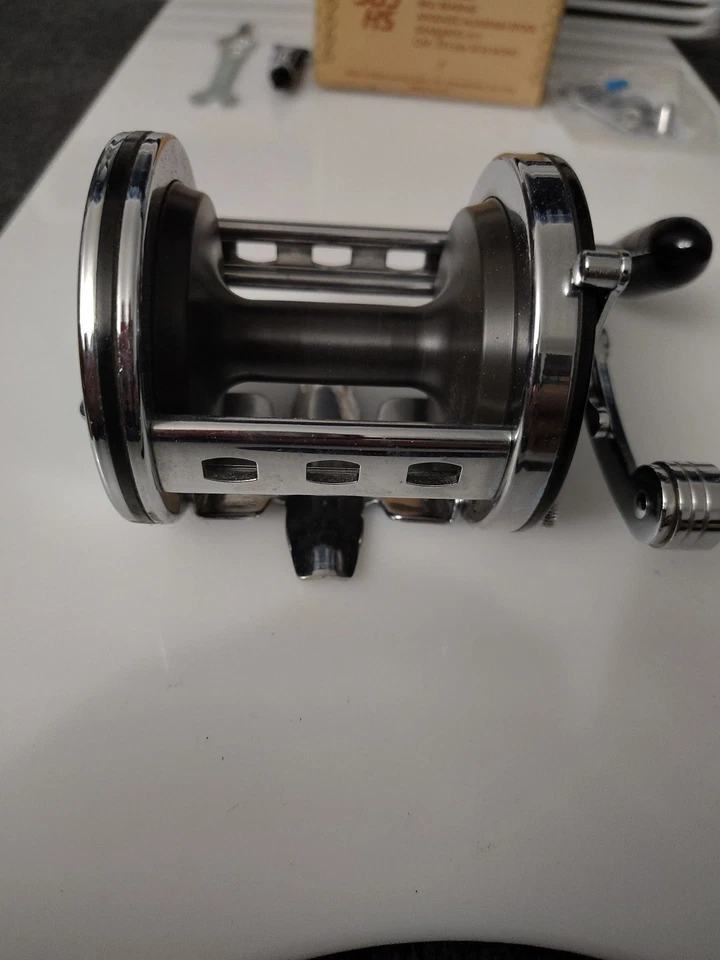 DE COLECCIÓN (PENN) SUPER JIGMASTER 505-HS = ALTA VELOCIDAD (NOS) VER FOTOS Foto 4 de 4