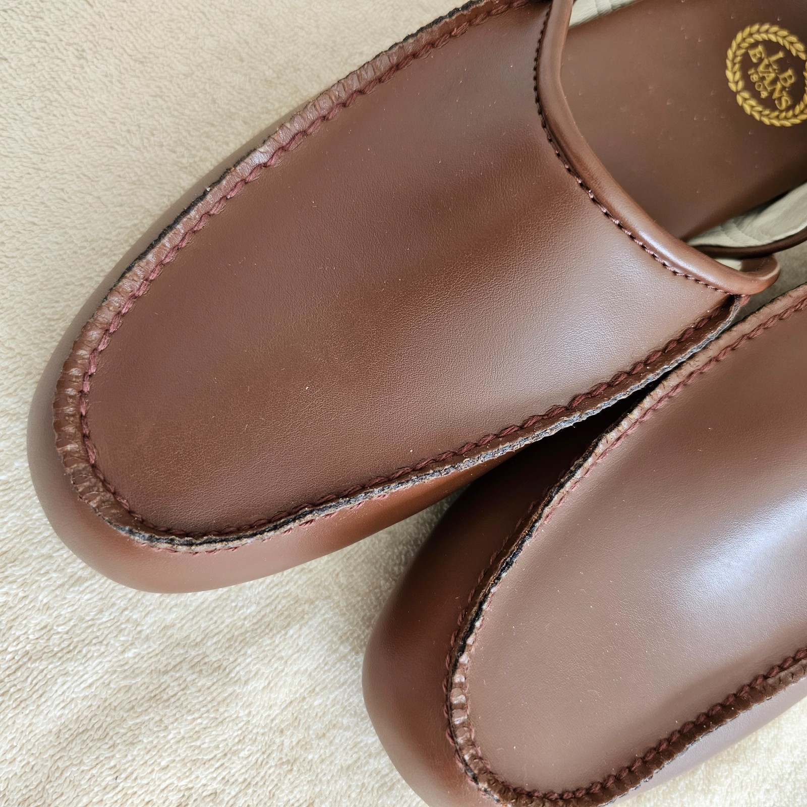 SAOLA L.B. uomo nuovo EVANS PANTOFOLE IN PELLE MARRONE 9 5 EEEE EXTRA LARGHE SUOLA MORBIDA $49 95