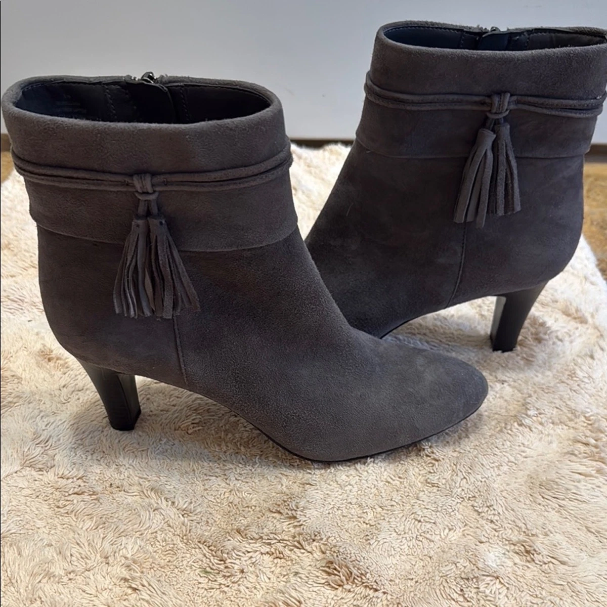 Bottines Femme Bandolino – Daim Gris – Talon Milieu – Pointe Pointue – Taille US 10.5
