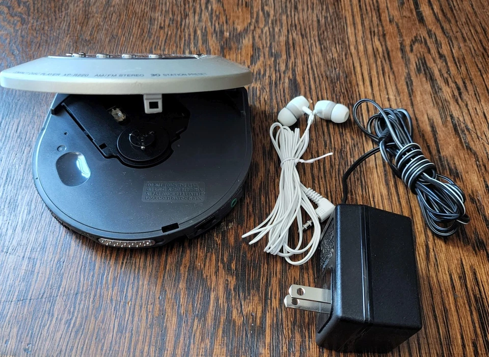 Vintage AIWA CD Player Sintonizador AM/FM Modelo XP-R220 Funciona com Bateria ou Cabo de Alimentação - Imagem 2 de 4