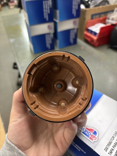 Carquest #CAC1553, Distributor Cap, for Select 90-02 Volkswagen Models - Picture 4 of 5