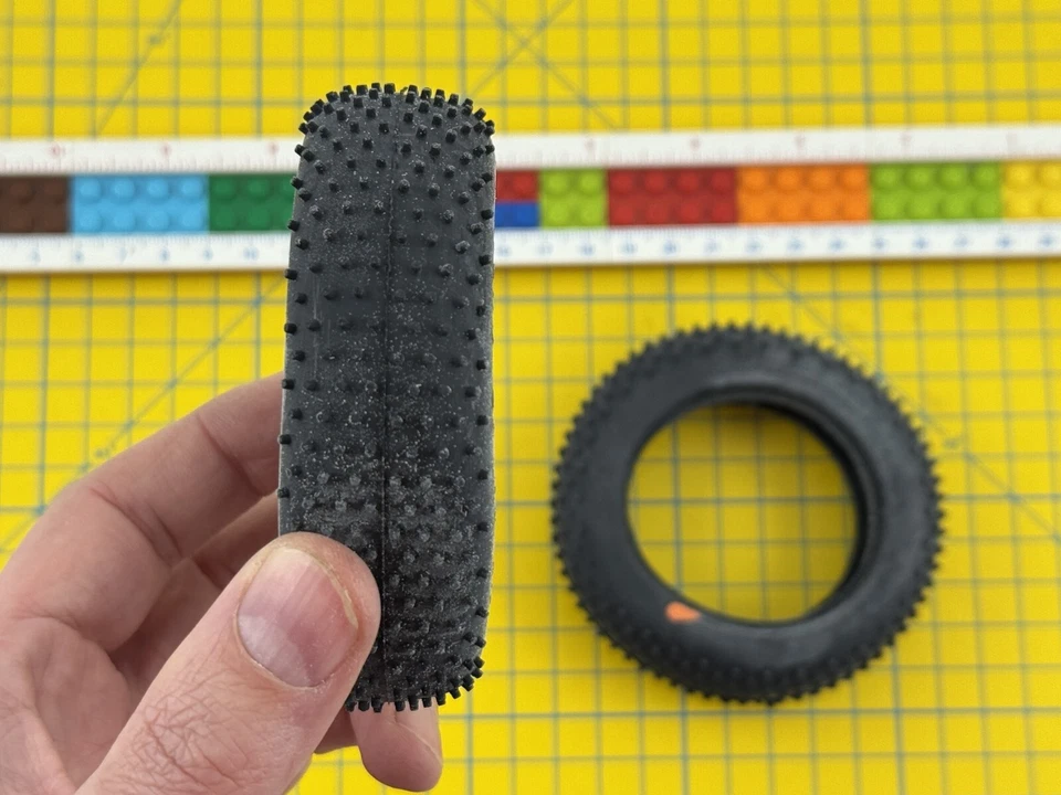 Schumacher U6568K Reifen 1:10 Offroad (2Stück) Vintage Modellbau - Bild 4 von 4