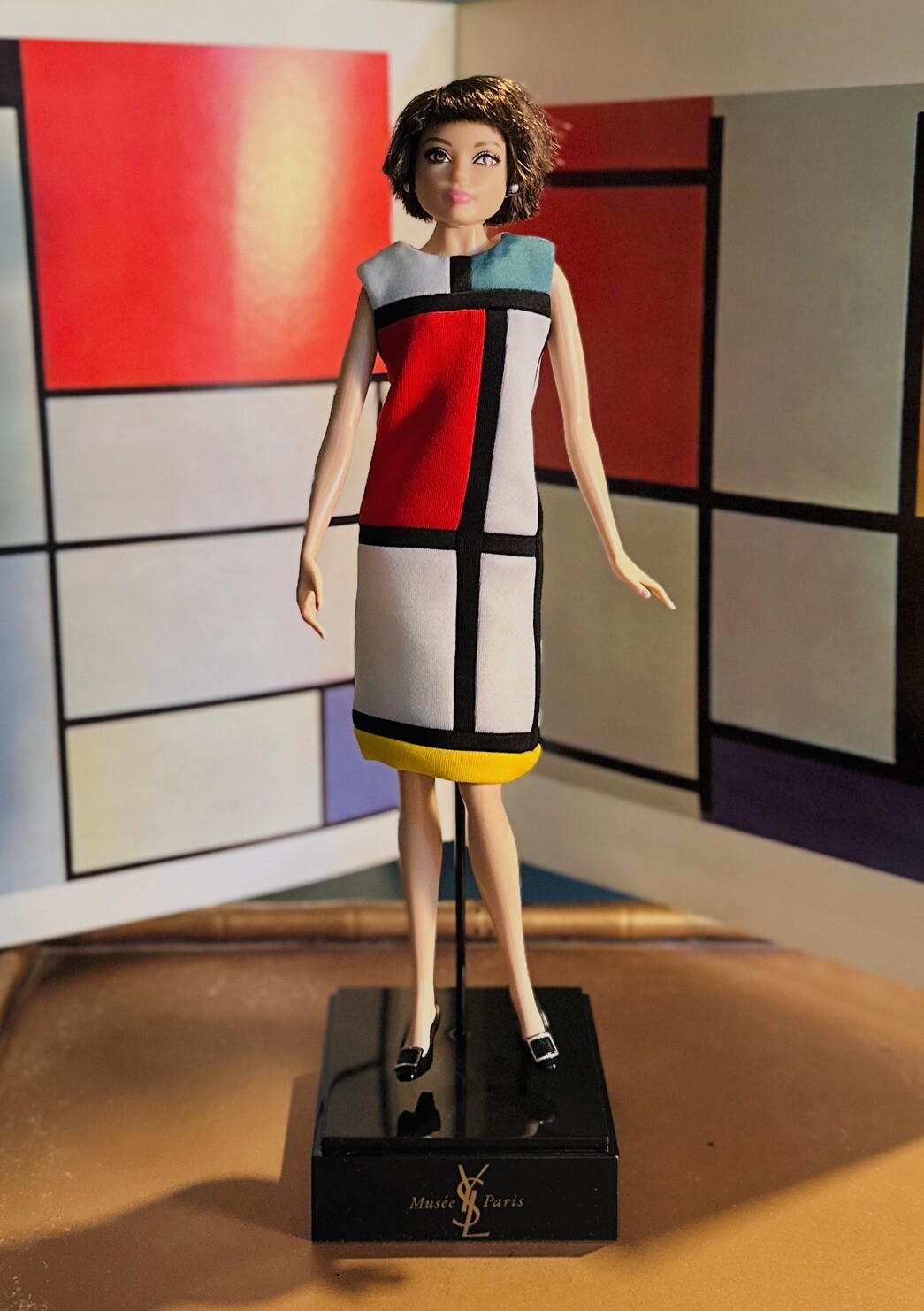 Yves Saint Laurent Mondrian firma etichetta platino Barbie 2018 NUOVA scatola aperta