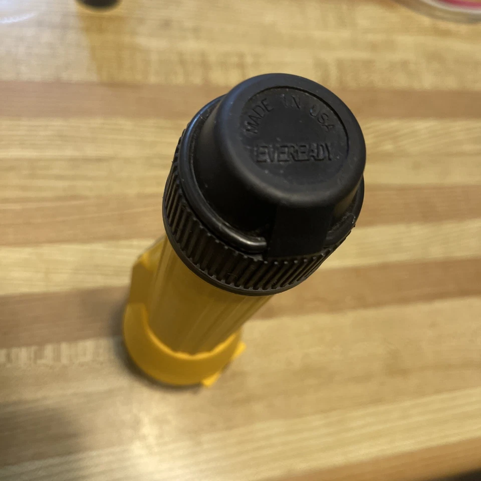 Energizer Industrial 1251 Eveready Heavy Duty Yellow Flashlight Made in USA - Image 3 of 4