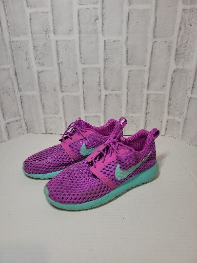 Nike Roshe One Flight Weight 6Y (Fits Women 7( Hyper Violet