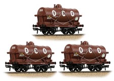 37-681A Bachmann OO 14T Tank Wagon 'Olympia Oil & Cake Co.' Red (Bundle of 3)