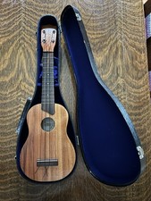 Kamaka Soprano Ukulele 70  s with Case and Extras