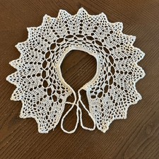 Vintage White Crochet Lace Collar Scalloped Detachable Neck Tie Victorian Style