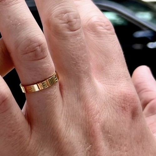18k Gold Plated Stainless Steel Screw Engagement Style Love Ring 9 R1/2 Unisex - Picture 1 of 2