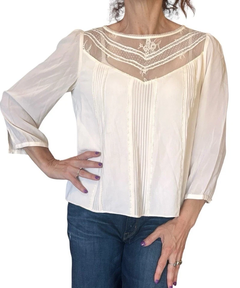 BLUSA ALICIA + OLIVIA DAYNA ENCAJE INSERCIÓN PINTUCK PLISADA SEDA CREMA MANGA 3/4 M Foto 2 de 4