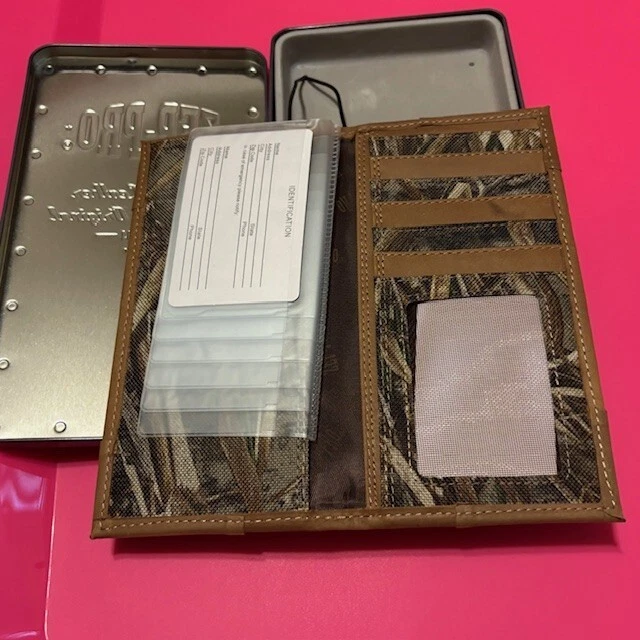 NEW ZEP-PRO Men's Realtree Nylon and Leather Secretary-Style Roper Concho Wallet - Image 2 of 4