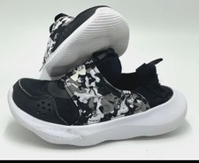 NIB Under Armour Runplay Camo IlRunning Shoes Size 7 toddler boys