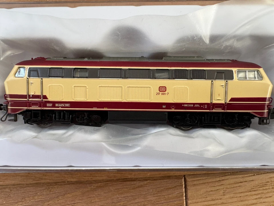Minitrix N 16273 Diesellok BR 217 001 der DB "DCC Digital Sound" - Bild 3 von 4