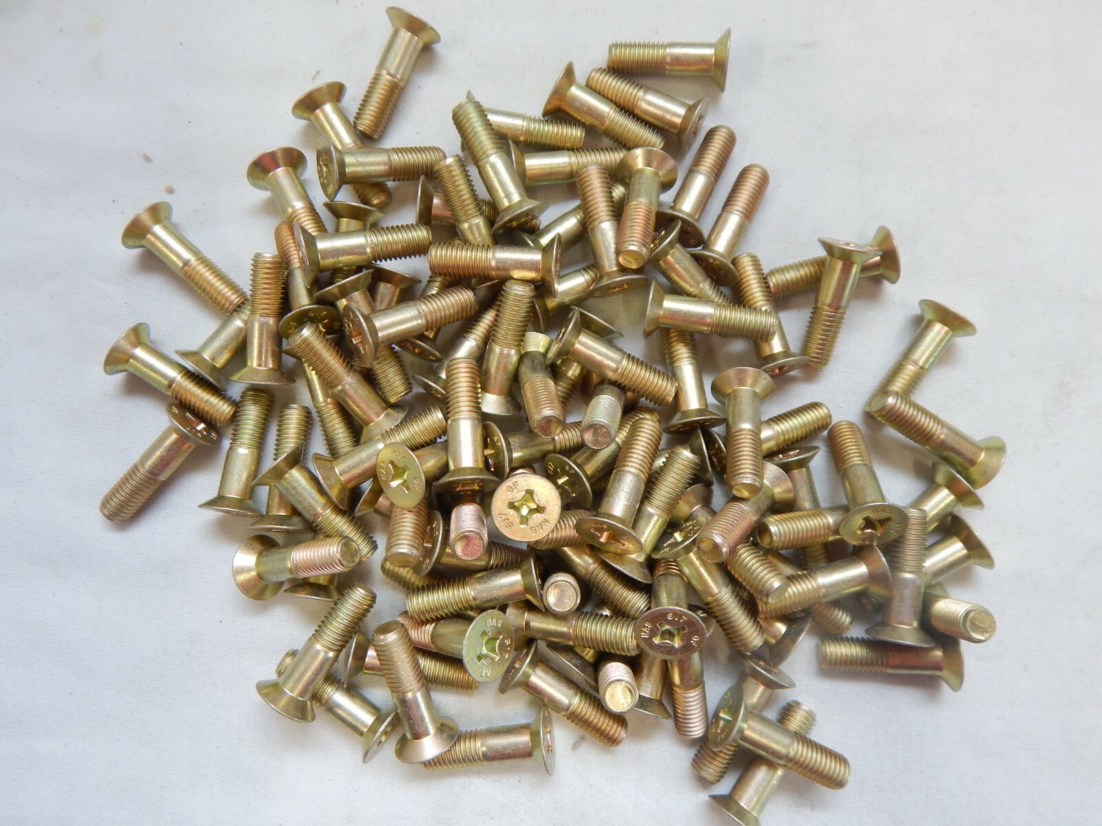 100 x Cross Head Close Tolerance Aircraft Bolts, 1/4" UNF, NAS51747