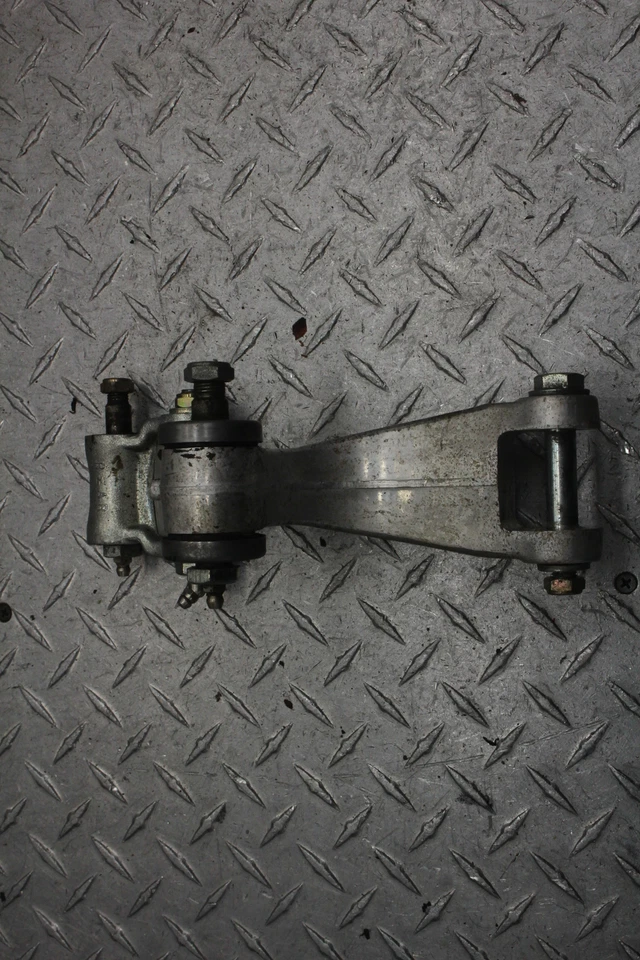 1991 YAMAHA XT350 SWINGARM SWING ARM LINKAGE PIVOT - Image 3 of 4
