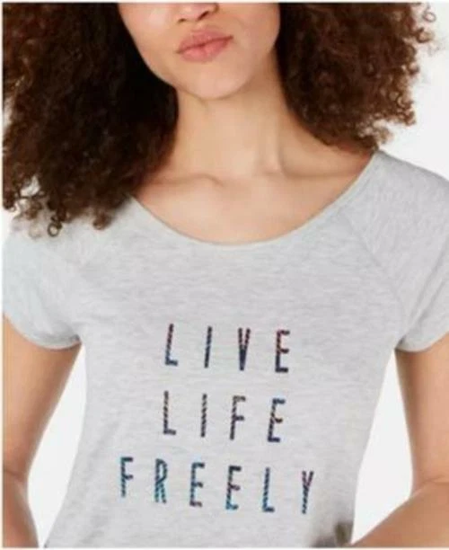 Camiseta para mujer Ideology gris claro gráfica espalda cruzada $29.5 TINI {&} Foto 4 de 4