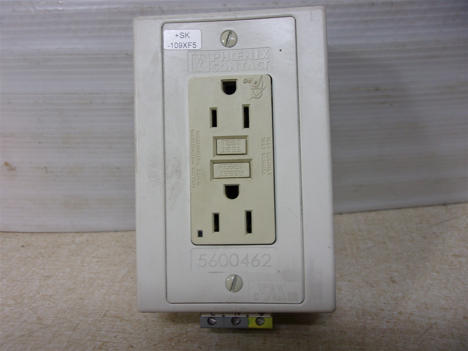 Phoenix Contact 5600462 Dual Receptacle Outlet Duplex *FREE SHIPPING