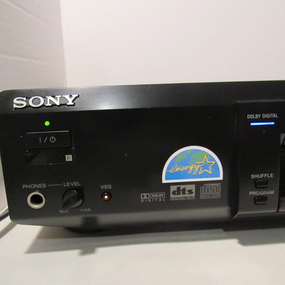 Sony DVP-S530D, CD/DVD Player w/Digital Cinema Sound, AV Cables (No ...