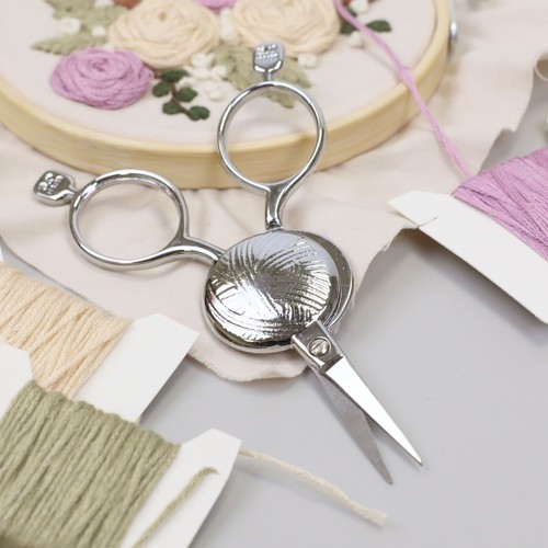 JubileeYarn Embroidery and Craft Yarn Ball Themed Scissors - Picture 2 of 14