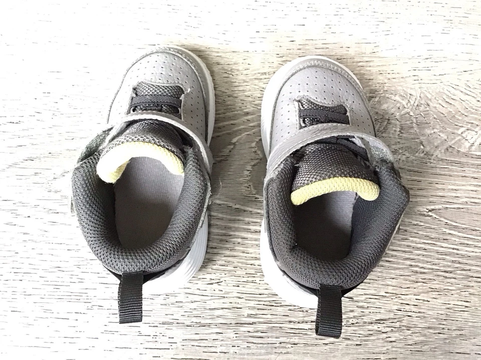 Nike Niños Air Jordan Max Aura 5 Talla 6C DZ4355-007 Gris Zapatos de Baloncesto Tenis Foto 4 de 4