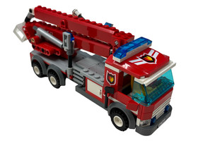 Lego 2007 City Fire Station 7945 Complete Building Set w/ Box & 2 Manuals