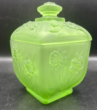 VTG Fenton Green Covered Candy Dish Satin Embossed Daffodils Granny Square