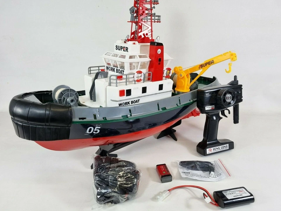 Heng Long 2.4G Remote Control Tug Boat with Water Gun & Crane - UK Model - Image 2 of 4