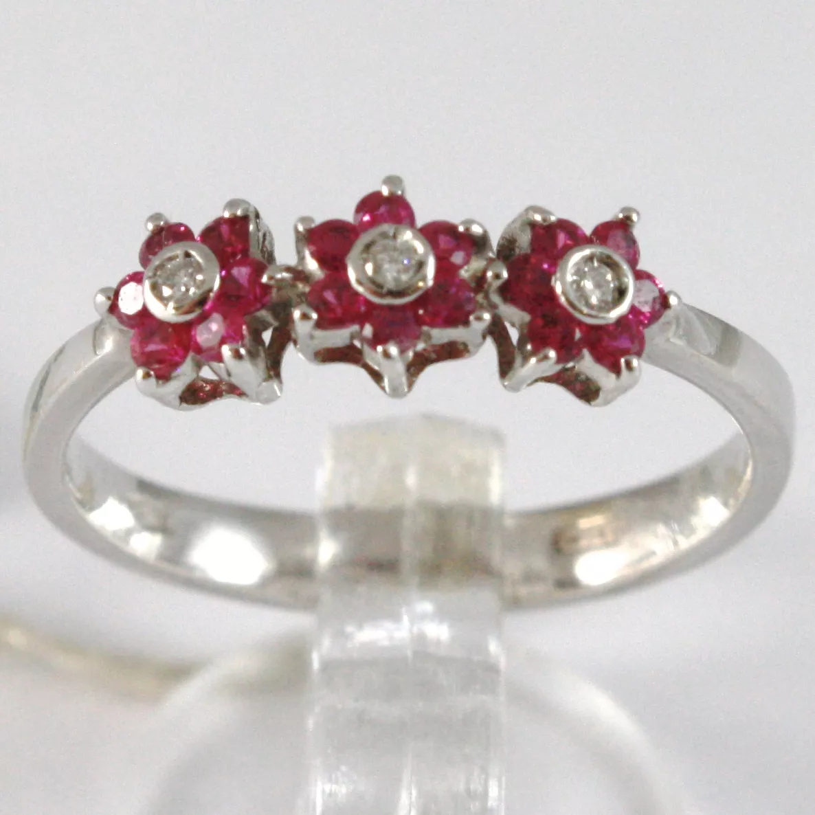 Anello rosetta diamanti sale